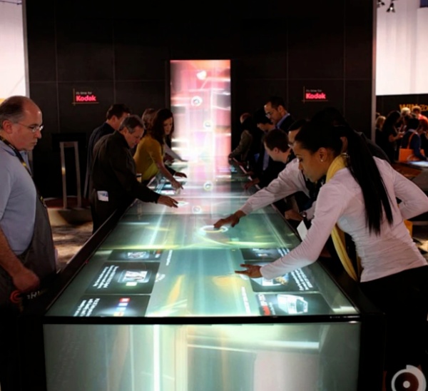 展廳多媒體光影設(shè)計(jì)讓展品會(huì) “說話”