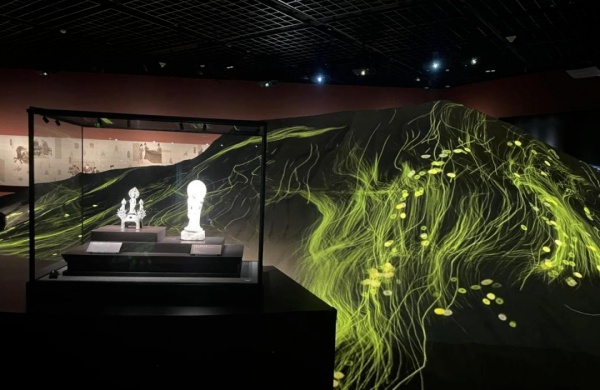 耗資9億的寧波彌勒數(shù)字博物館！年輕人在這里拜佛許愿！?。? />
</p>
<p>
	　　博物館，不止是博物館
</p>
<p>
	　　寧波彌勒博物館的爆火，不是一個(gè)孤立的獵奇現(xiàn)象，而是一聲清晰的號(hào)角。它告訴我們，年輕人從未遠(yuǎn)離文化，他們只是用新的方式在擁抱它。
</p>
<p style=