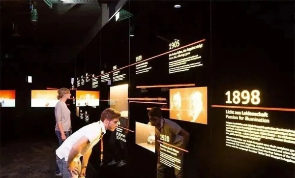 告別單調！5種展品+展墻組合，讓展廳層次感拉滿